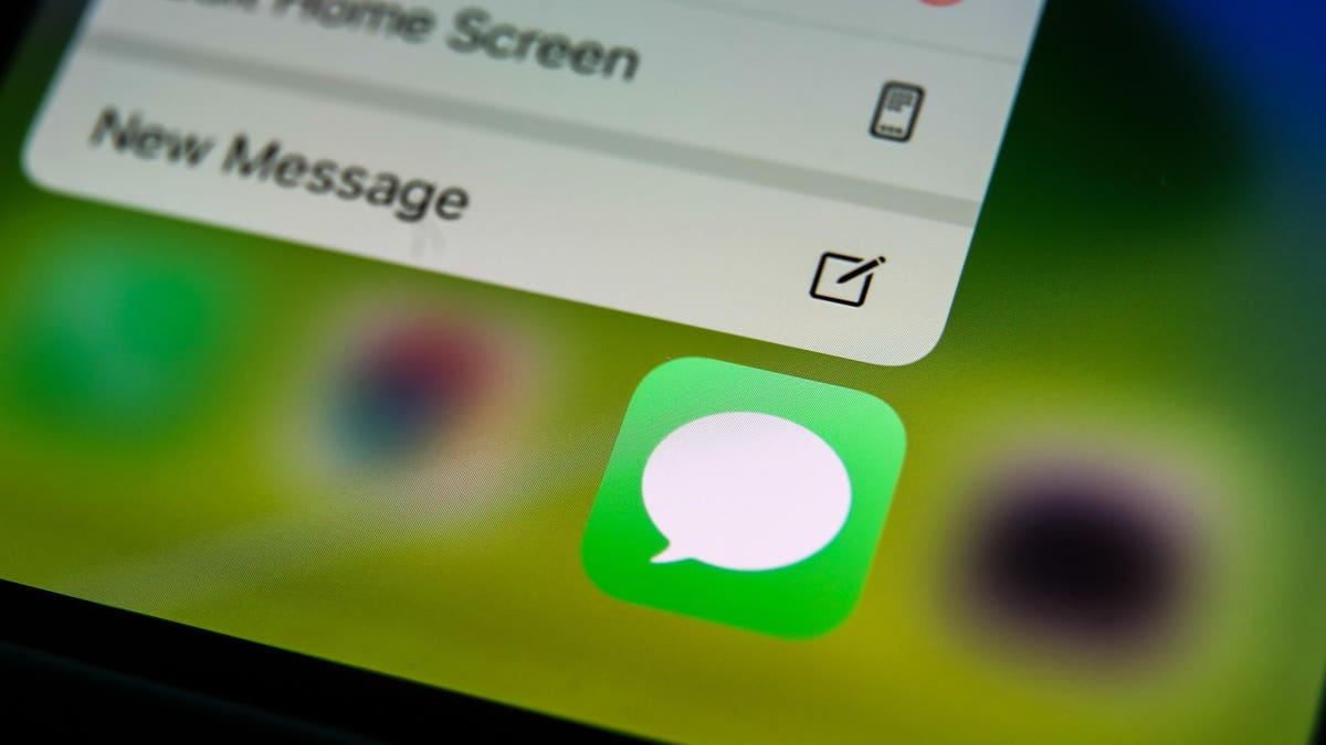 Warning issued to iPhone users when the iMessage 0-Click attack was revealed